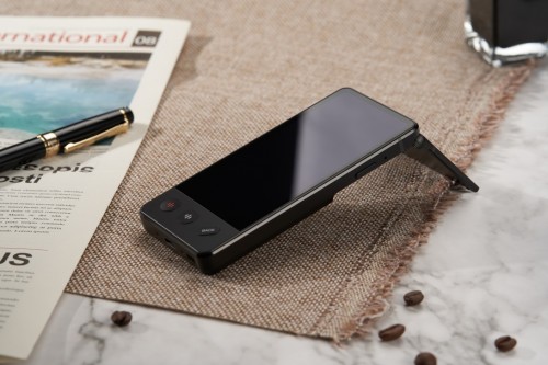 高端商務送禮怎么選?科大訊飛雙屏翻譯機倍兒高檔